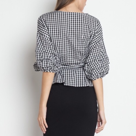 🆕Cassidy Gingham Puff Sleeve Wrap Top - Picture 6 of 8